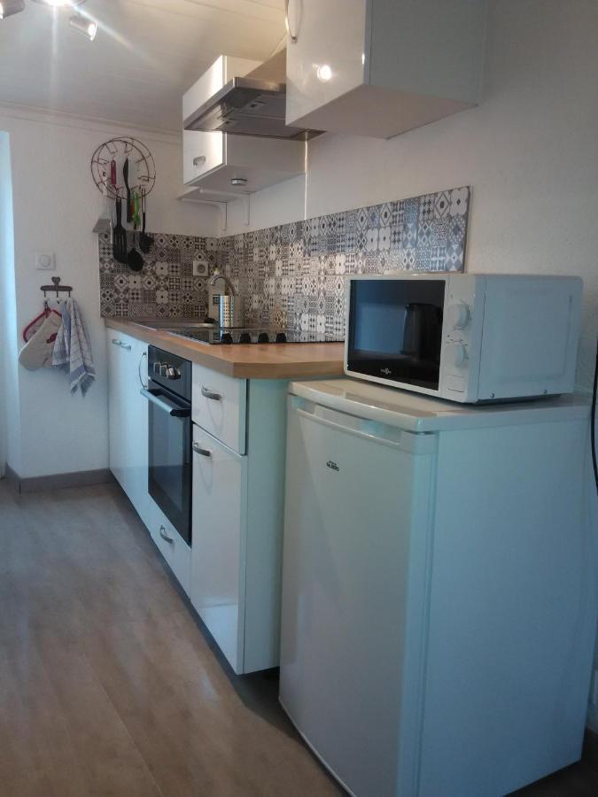 La Maisonnette Des Louves - Gite Rural Avec Jardin Barbechat Exterior photo